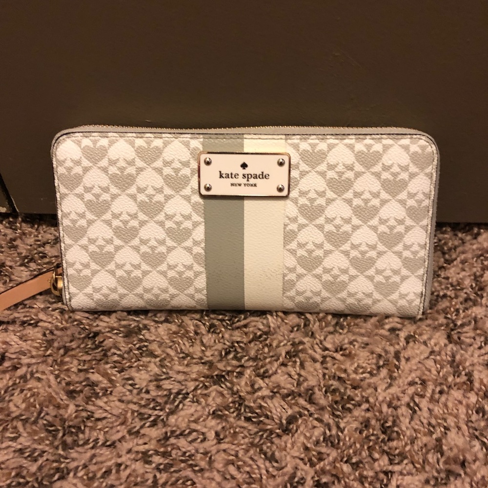 kate spade Carry-All wallet